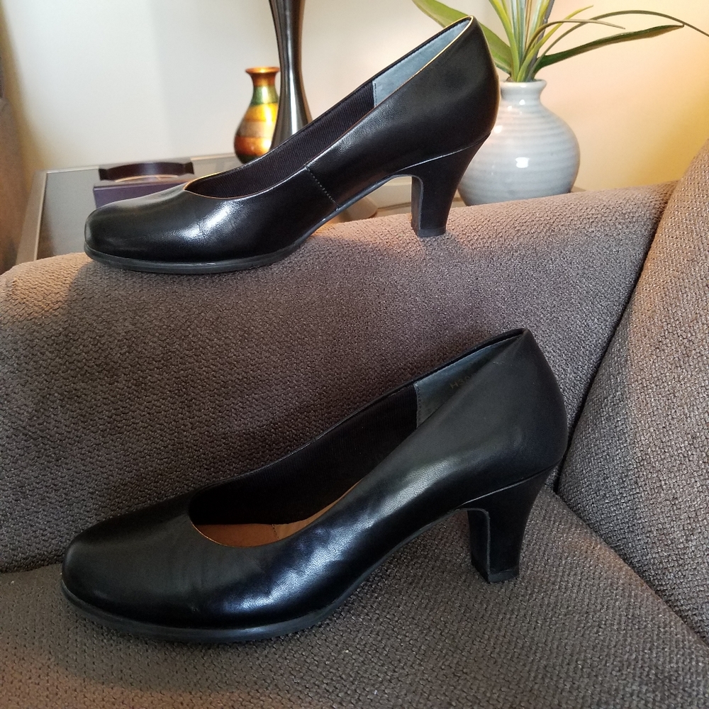 Ros Hammerson Black Pumps